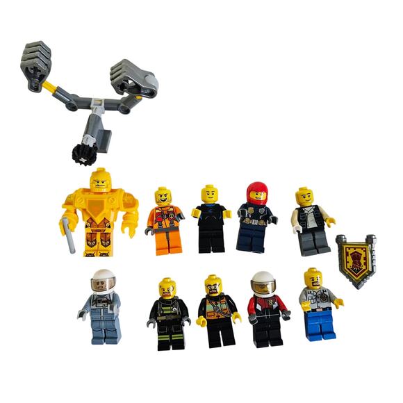 Lego Mini Figurines 12 PC Bundle Variety Pack Nexo Knight Shield Weapon Cops - Picture 1 of 4